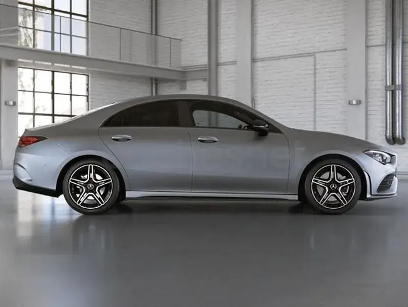Usado Mercedes CLA200 AMG line 163 CV (119 kW) 2022 Mountaingrau magno Berlina