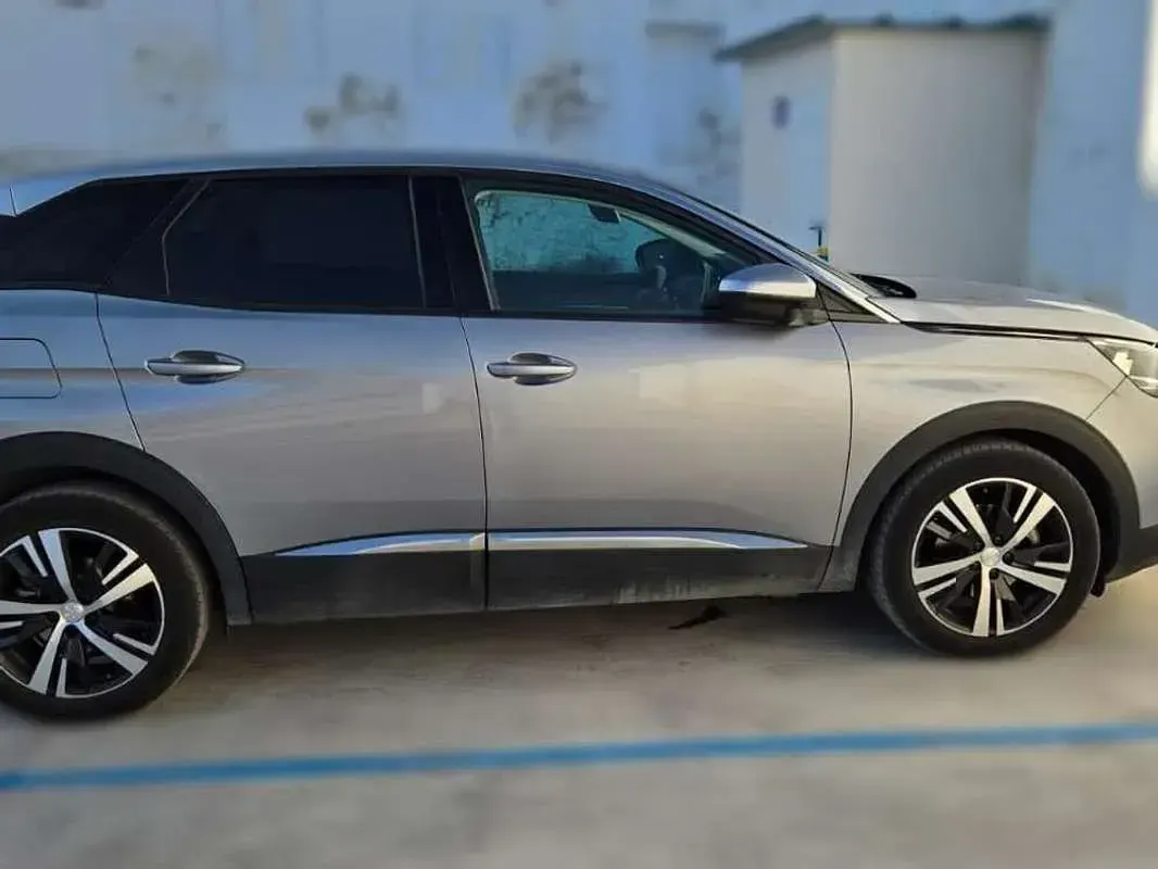 Usado Peugeot 3008 Allure 131 CV (96 kW) 2019 Gris SUV