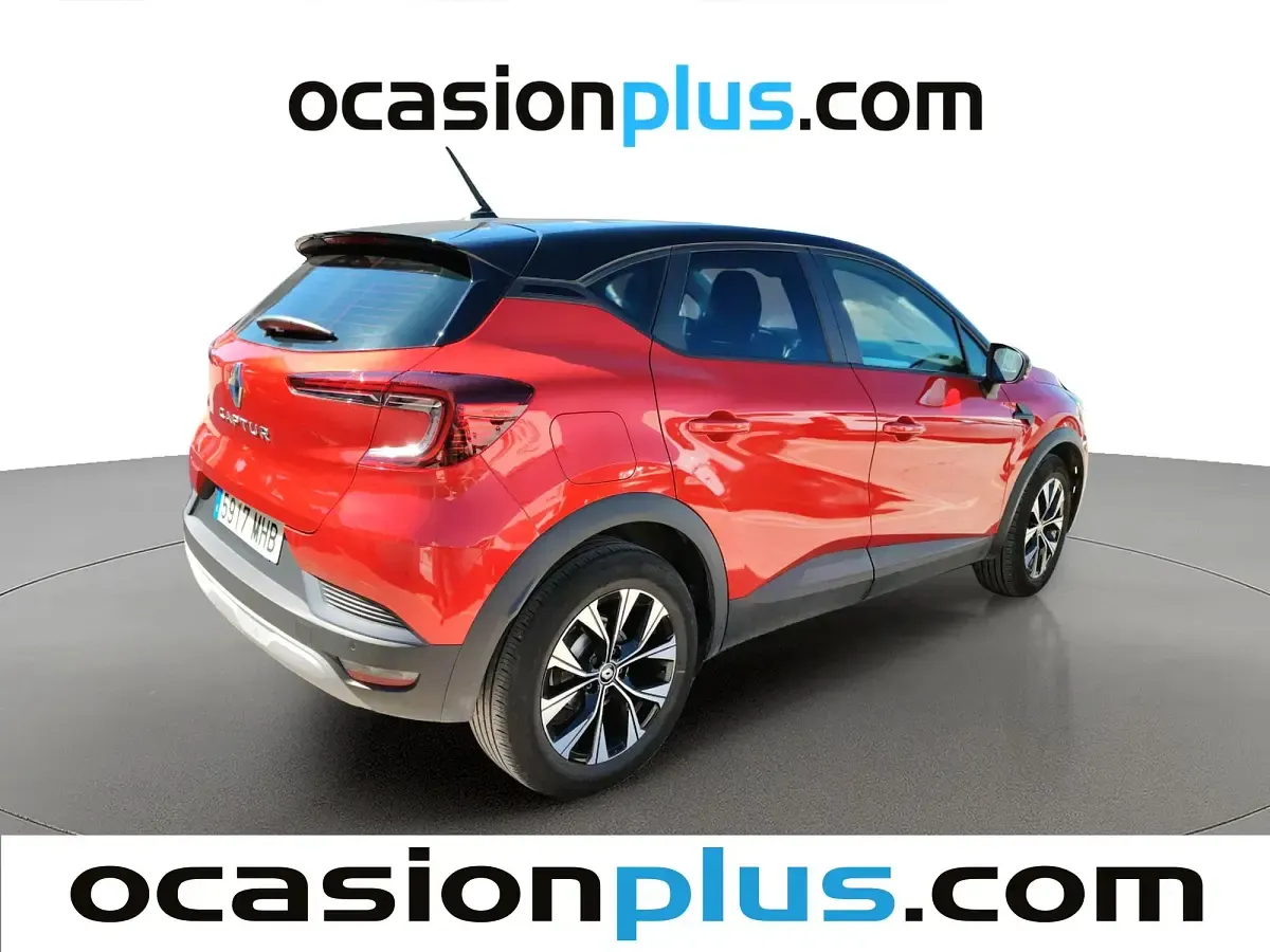 Usado Renault Captur Equilibre 101 CV (74 kW) 2023 Rojo SUV