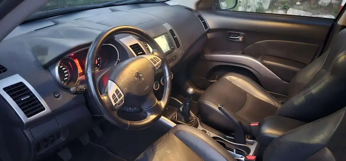 Usado Peugeot 4007 Sport 156 CV (114 kW) 2010 Negro SUV