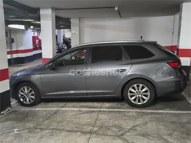 Usado Seat Leon ST Style 110 CV (80 kW) 2018 Gris / plata Familiar