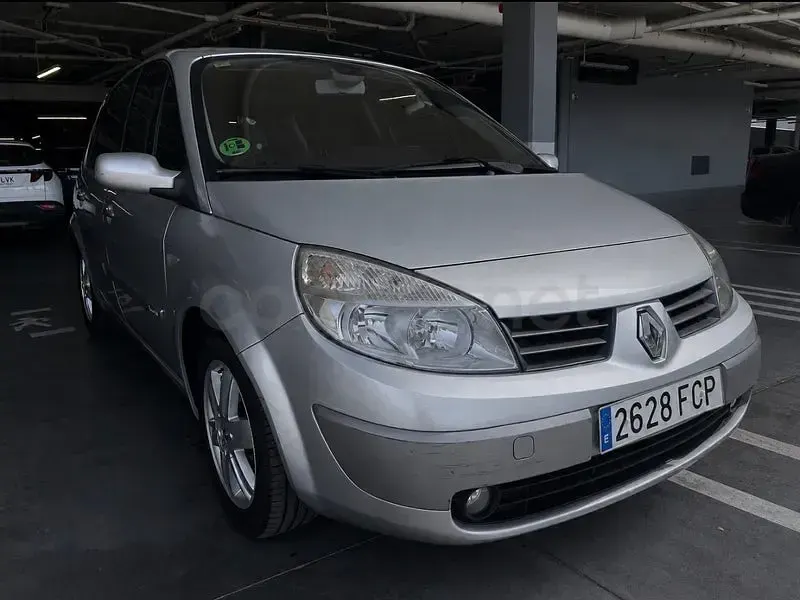 Usado Renault Scénic II Dynamique 110 CV (80 kW) 2006 Gris / plata Monovolumen