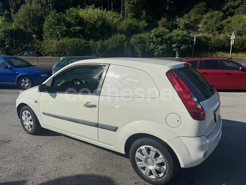 Usado Ford Fiesta Ambiente 68 CV (50 kW) 2007 Blanco Utilitario