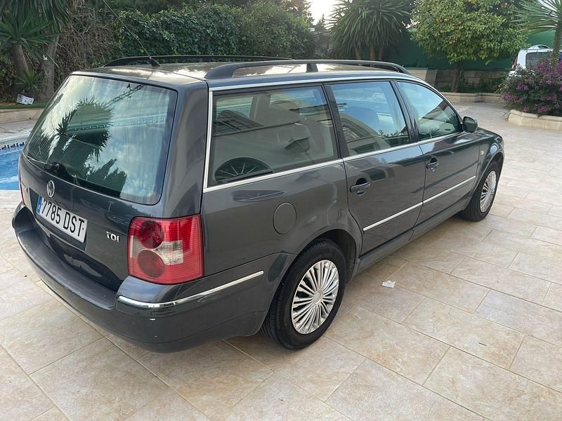 Usado VW Passat Comfortline 130 CV (95 kW) 2002 Gris