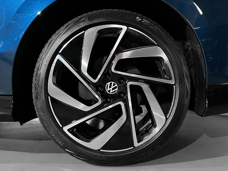 Usado VW ID.7 Pro 209 kW (285 CV) 2024 Azul aguamarina metalizado con techo negro Utilitario