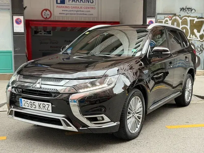 Usado Mitsubishi Outlander P-HEV 203 CV (149 kW) 2018 Negro SUV