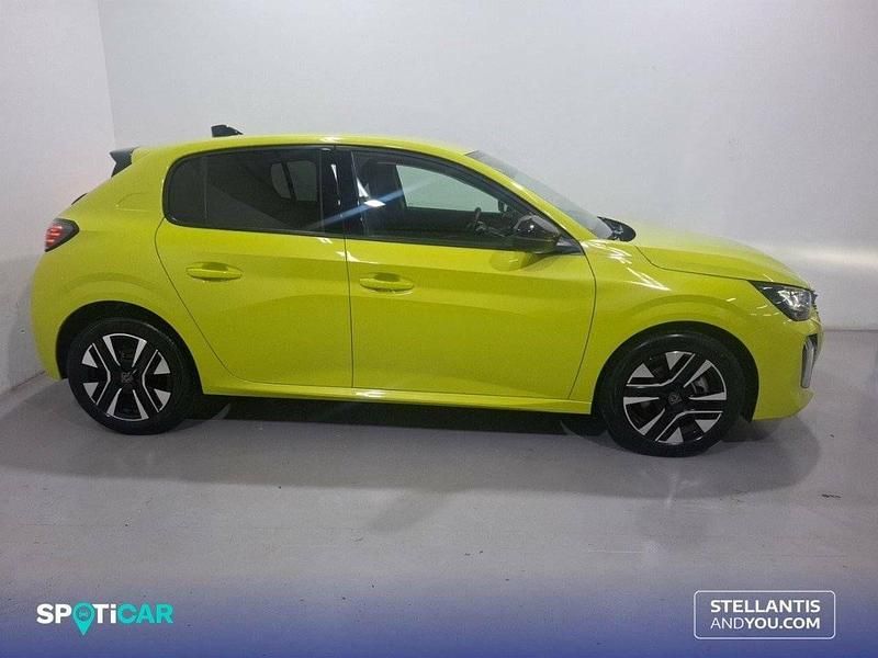 Usado Peugeot 208 Allure 100 CV (73 kW) 2024 Amarillo Utilitario