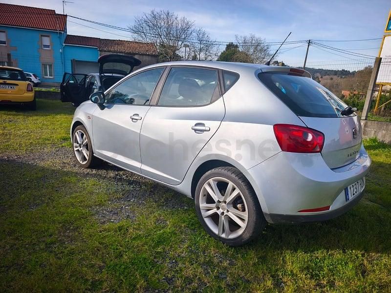 Usado Seat Ibiza Sport 105 CV (77 kW) 2011 Gris / plata Berlina