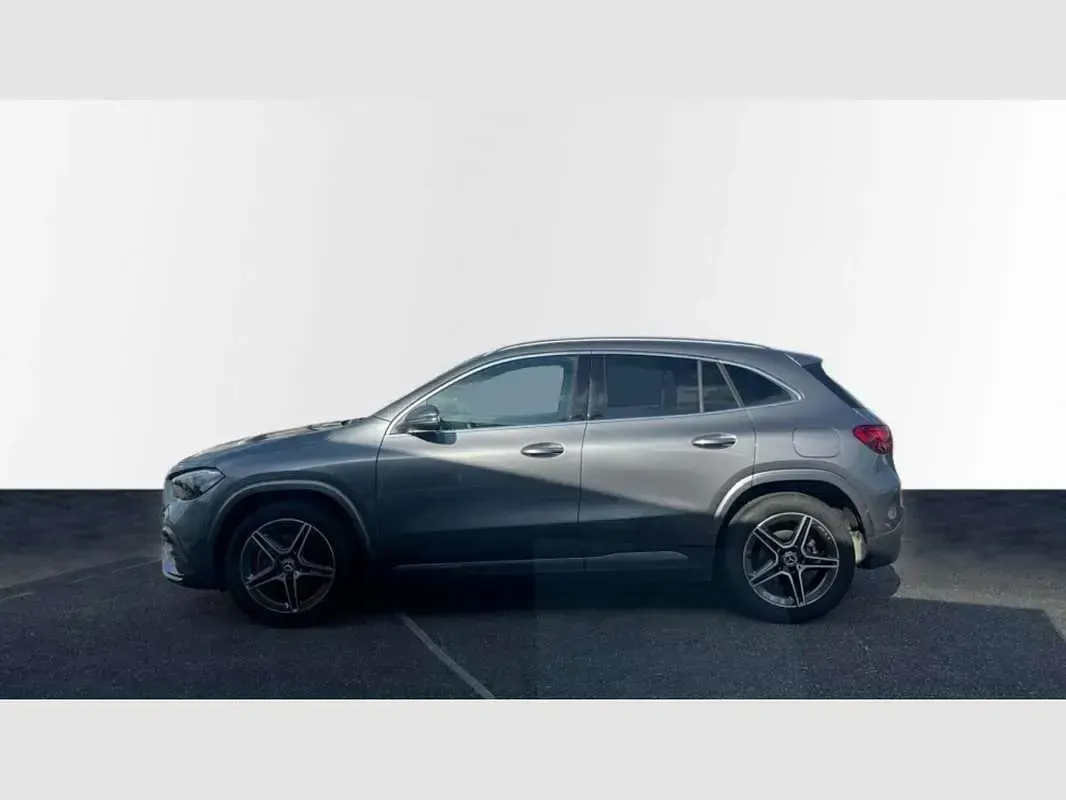 Usado Mercedes GLA200 163 CV (119 kW) 2025 Gris SUV