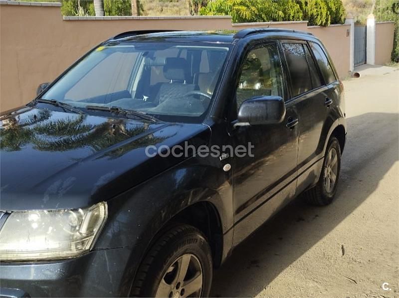 Usado Suzuki Grand Vitara 129 CV (94 kW) 2005 Negro SUV