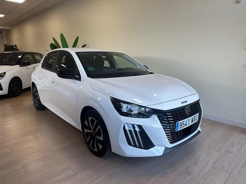 Usado Peugeot 208 Style 102 CV (75 kW) 2024 Blanco Utilitario