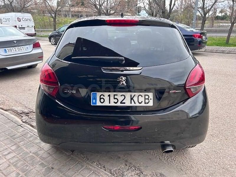 Usado Peugeot 208 GT-line 120 CV (88 kW) 2017 Negro Utilitario