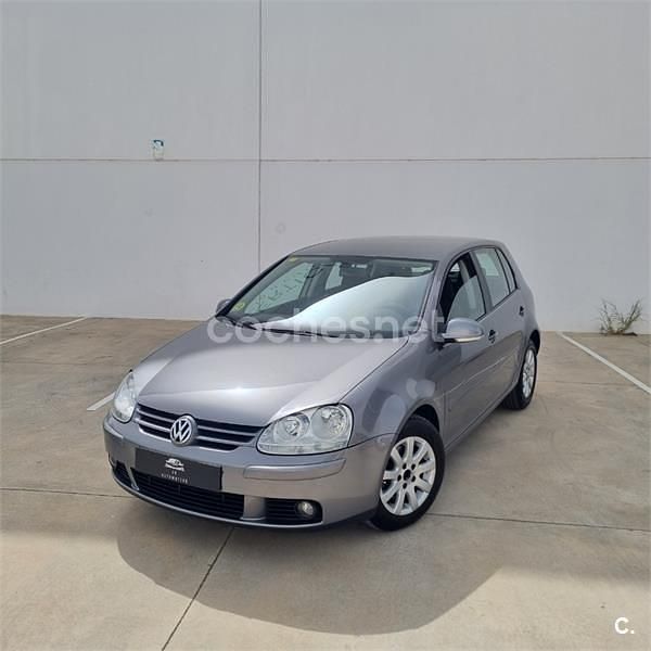 Usado VW Golf IV Highline 102 CV (75 kW) 2005 Gris / plata Berlina