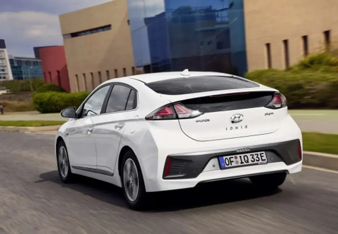 Usado Hyundai Ioniq 141 CV (103 kW) 2021 Rojo Utilitario