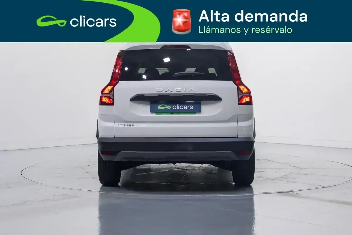 Usado Dacia Jogger Extreme 110 CV (80 kW) 2024 Blanco Monovolumen