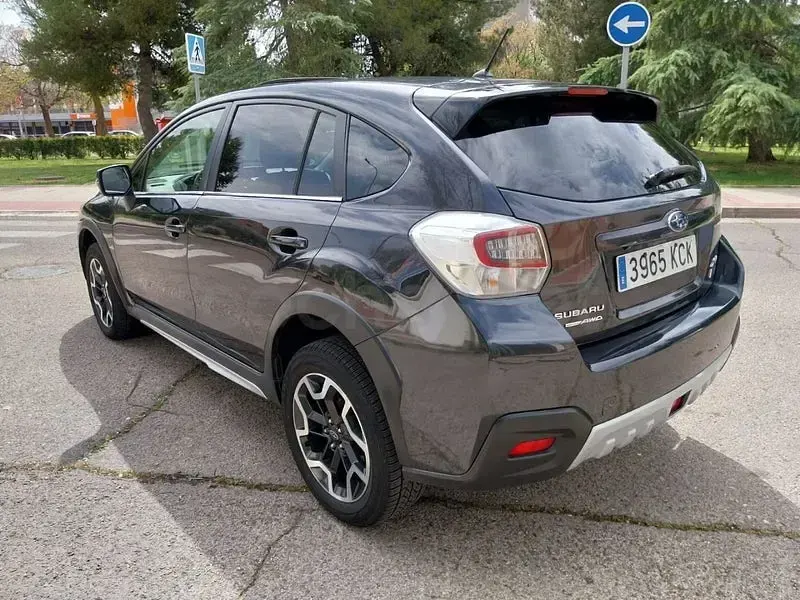 Usado Subaru XV 147 CV (108 kW) 2017 Gris / plata SUV