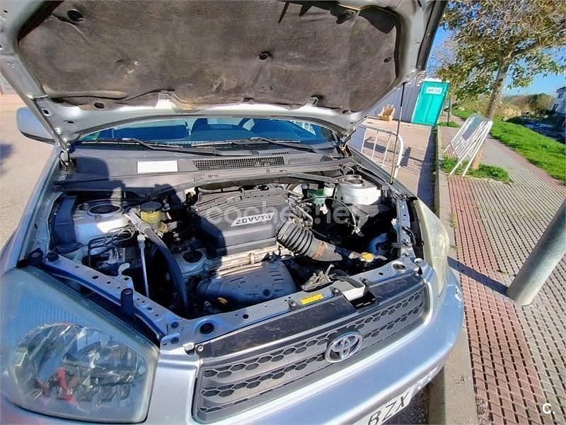 Usado Toyota RAV4 Sol 150 CV (110 kW) 2002 Gris / plata SUV