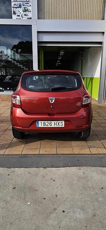 Usado Dacia Sandero Ambiance 75 HP (55 kW) 2014 Vermelho
