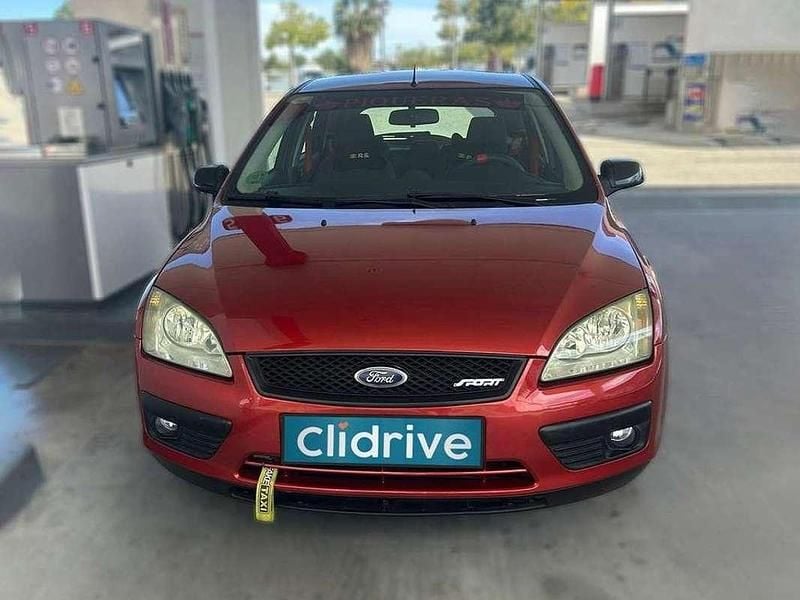 Usado Ford Focus Trend 105 CV (77 kW) 2006 Burdeos Utilitario