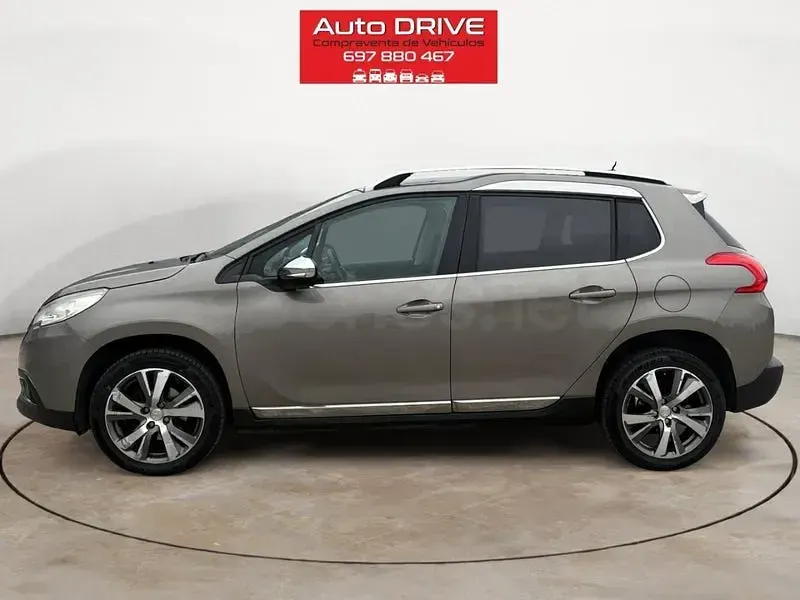 Usado Peugeot 2008 Allure 110 CV (80 kW) 2016 Gris / plata SUV
