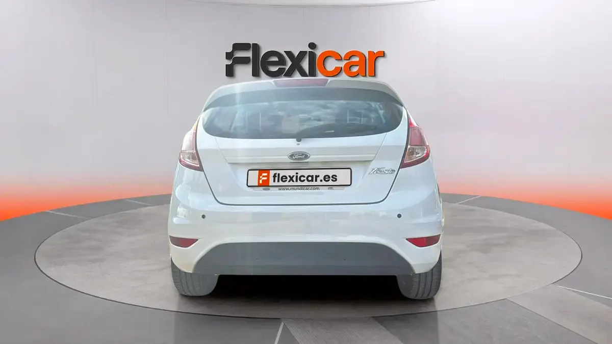 Usado Ford Fiesta Trend 75 CV (55 kW) 2017 Blanco Utilitario
