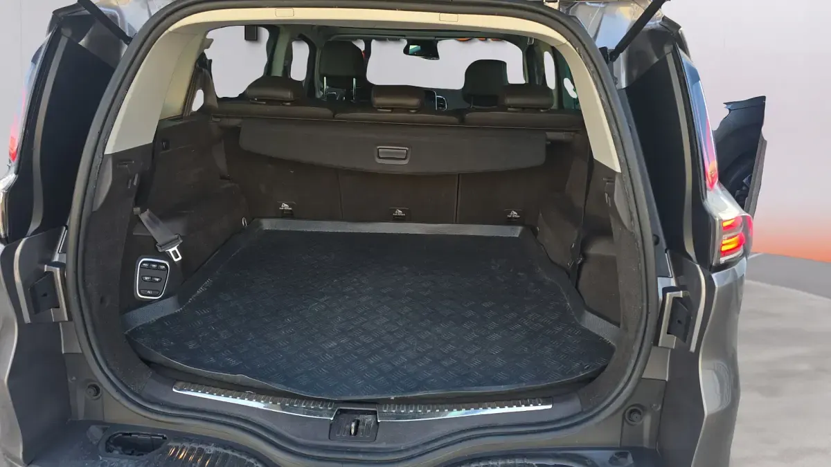 Usado Renault Espace Zen 160 CV (117 kW) 2018 Gris Monovolumen
