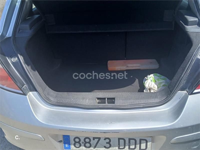 Gris / plata Usado 2004 Opel Astra Enjoy Berlina | 1800 € (Buen precio) - Imagen 1/4