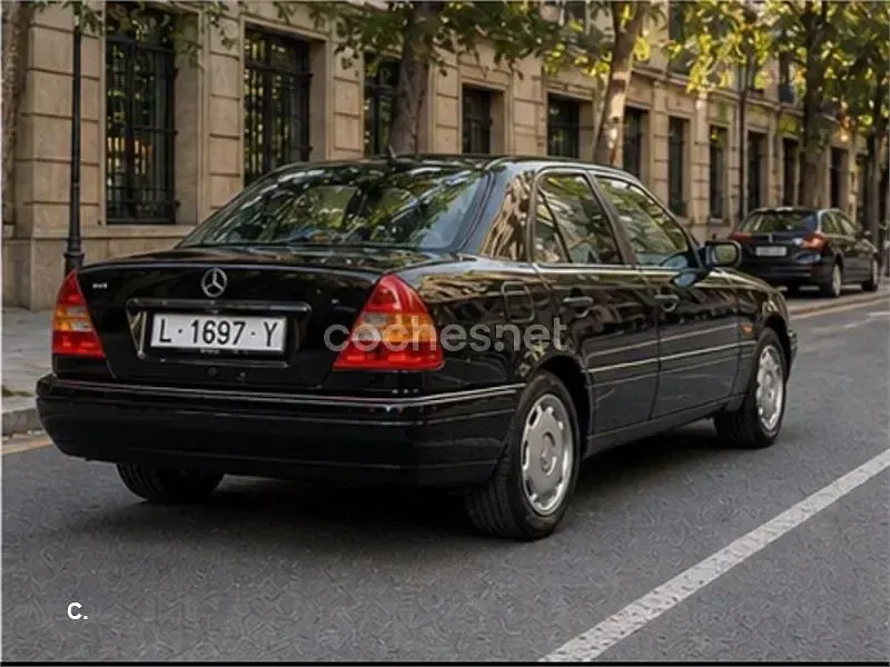 Usado Mercedes C180 122 CV (89 kW) 1994 Azul Berlina