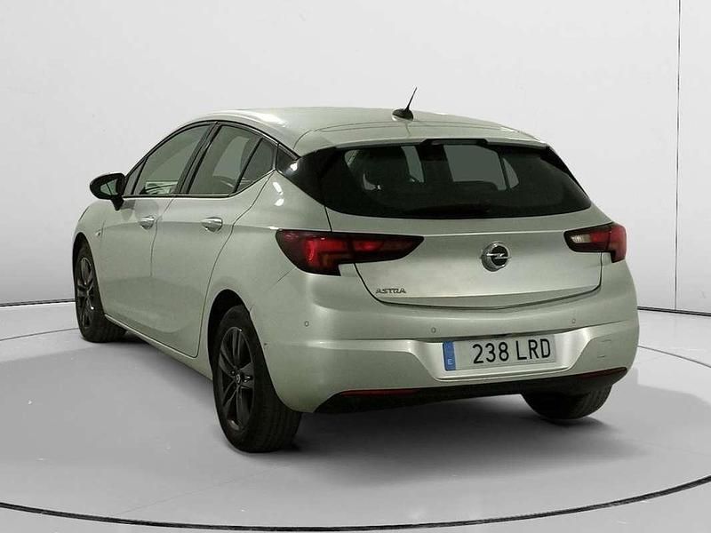 Usado Opel Astra Design & Tech 131 CV (96 kW) 2021 Gris Utilitario