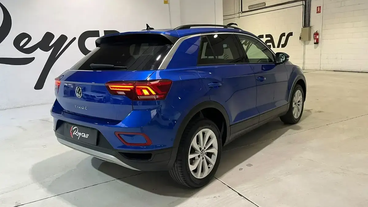 Usado VW T-Roc Life 109 CV (80 kW) 2024 Azul SUV