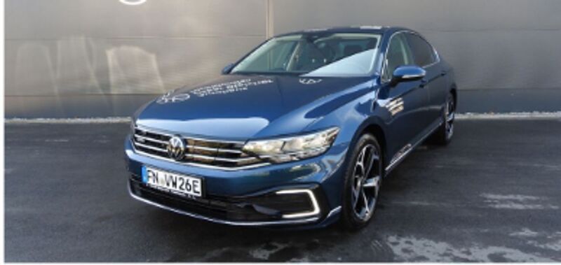 Azul metalizado Usado 2021 VW Passat GTE Berlina | 44.600 € - Imagen 1/4