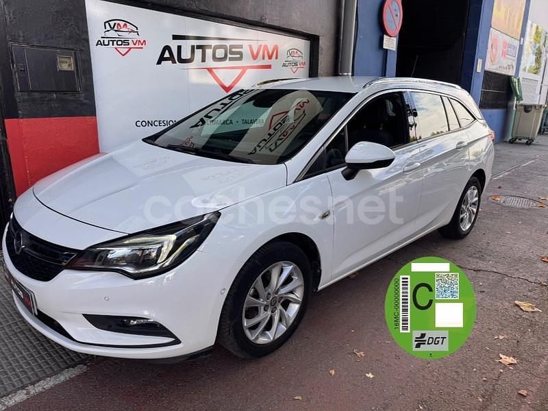 Blanco Usado 2017 Opel Astra Dynamic Familiar | 8990 € (Precio justo) - Imagen 1/4