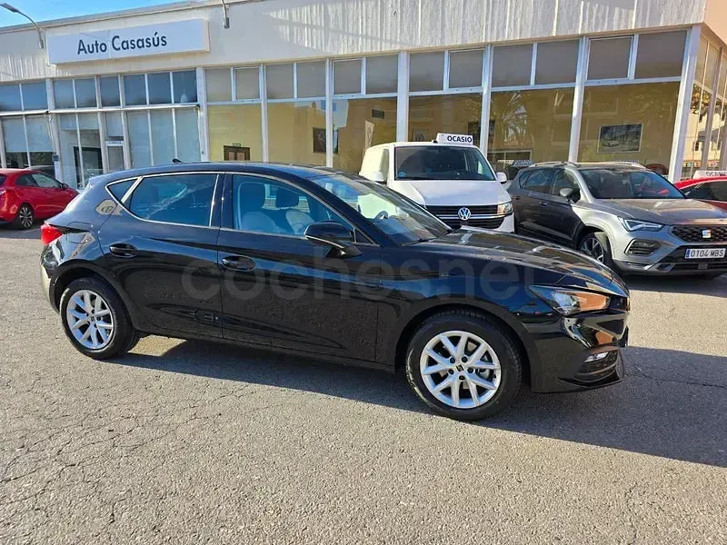 Usado Seat Leon Style 110 CV (80 kW) 2024 Negro Berlina
