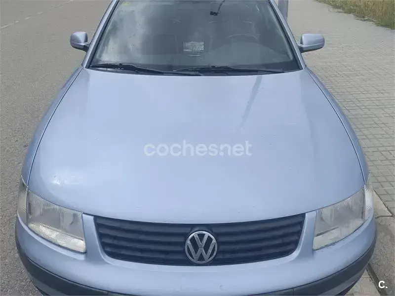 Usado VW Passat Highline 130 CV (95 kW) 1999 Azul Berlina