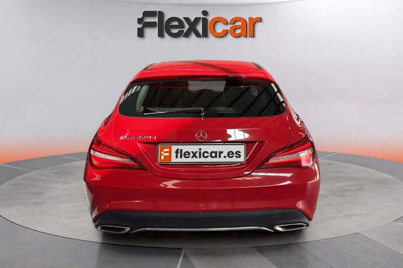 Usado Mercedes CLA220 Shooting Brake 178 CV (130 kW) 2017 Rojo Familiar