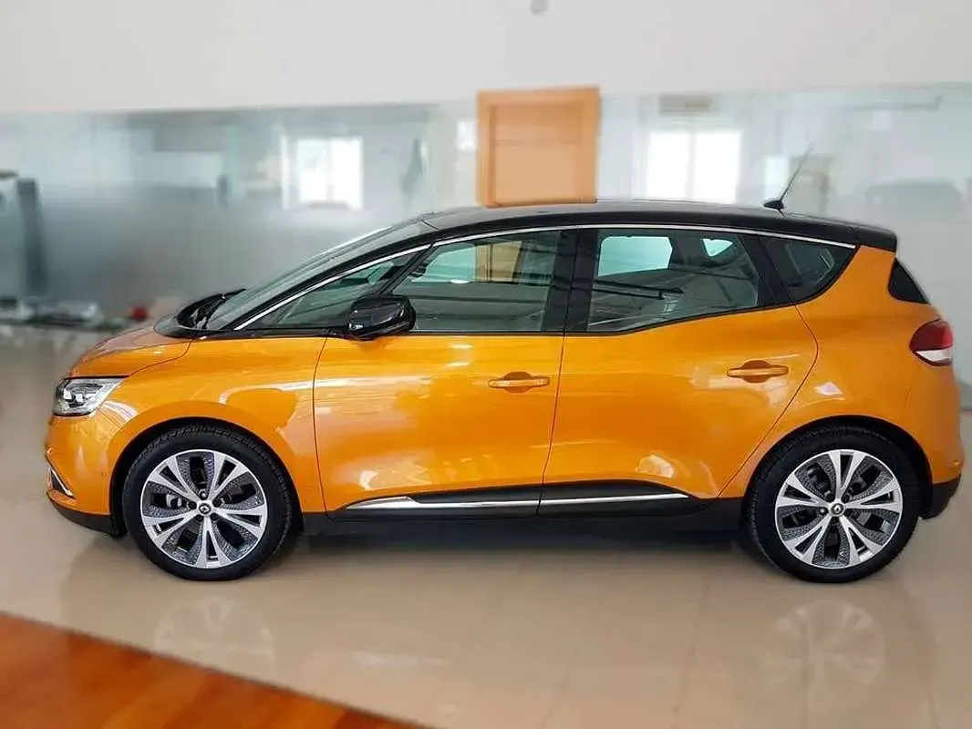 Usado Renault Scenic E-Tech Zen 140 CV (102 kW) 2019 Amarillo Monovolumen