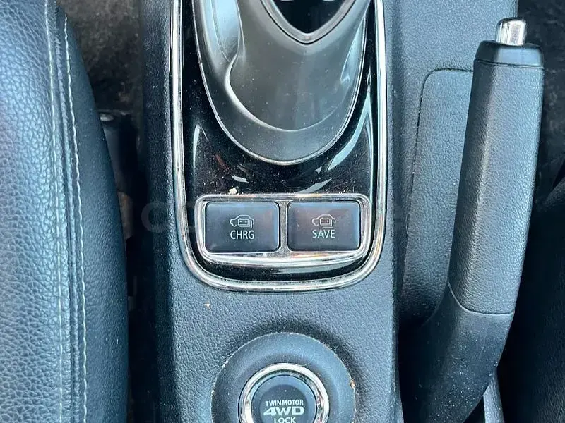 Usado Mitsubishi Outlander P-HEV Motion 203 CV (149 kW) 2014 Gris / plata SUV