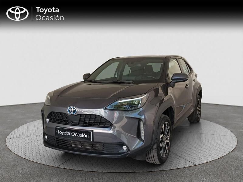 Gris Usado 2025 Toyota Yaris Hybrid Active | 26.400 € (Caro) - Imagen 1/4
