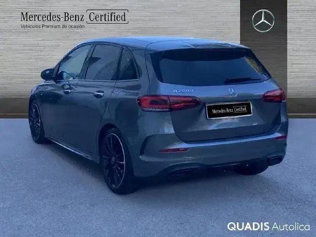 Usado Mercedes B200 150 CV (110 kW) 2022 Gris montaña Utilitario