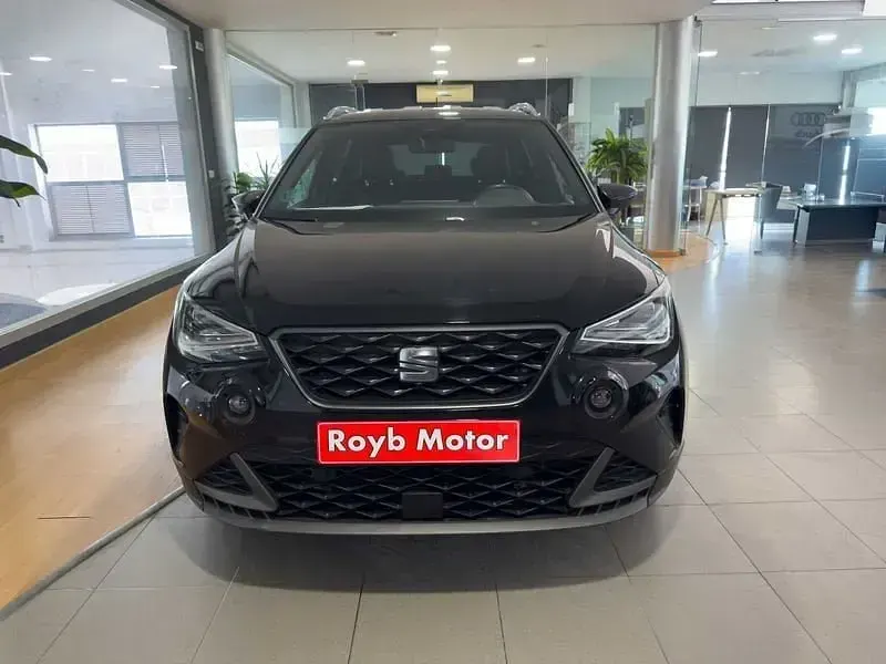 Usado Seat Arona FR 150 CV (110 kW) 2024 Negro SUV