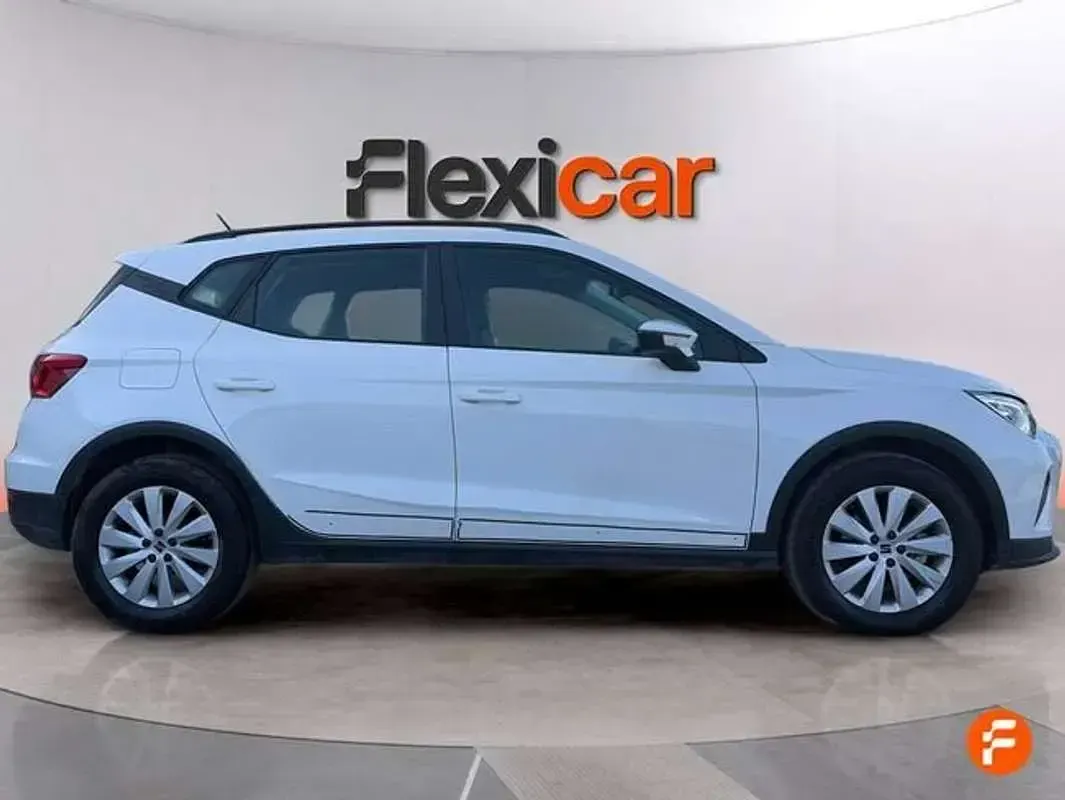 Usado Seat Arona Style 110 CV (80 kW) 2024 Blanco SUV