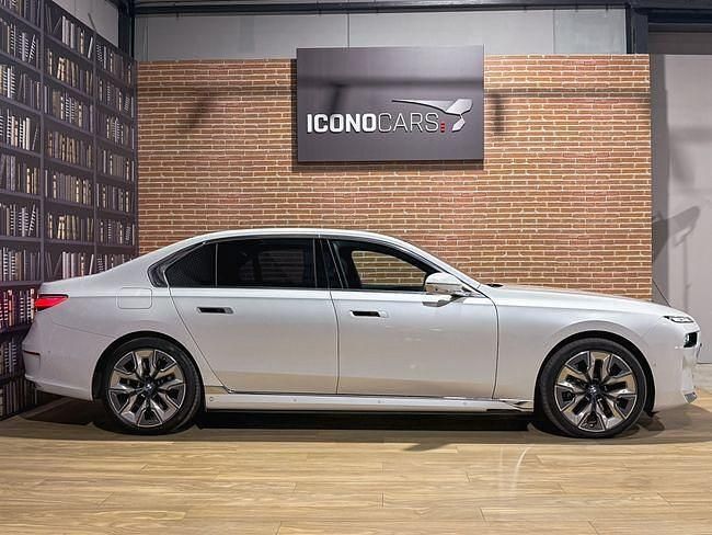 Usado BMW 750e Comfort Edition 489 CV (359 kW) 2023 Blanco Berlina