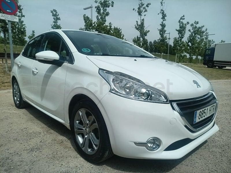Usado Peugeot 208 Access 82 CV (60 kW) 2013 Blanco Utilitario