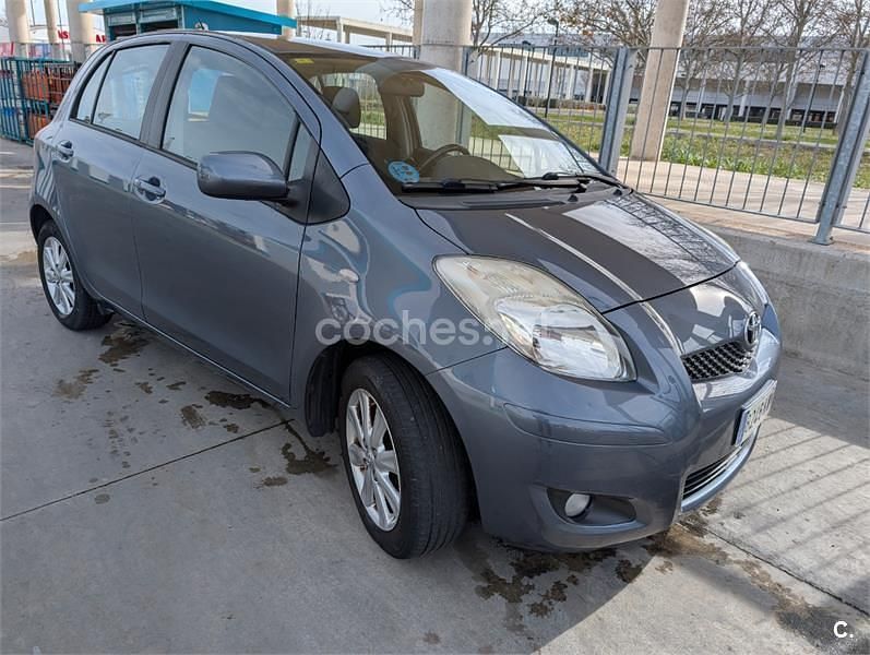 Usado Toyota Yaris Active 101 CV (74 kW) 2009 Gris / plata Utilitario