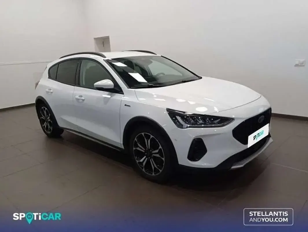 Usado Ford Focus Active 156 CV (114 kW) 2022 Blanco Berlina