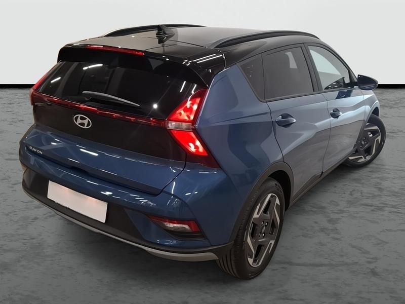Usado Hyundai Bayon Blackline 100 CV (73 kW) 2025 Azul vibrant (techo negro) SUV