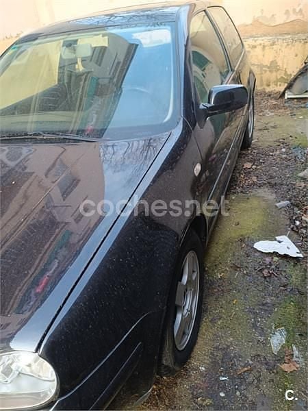 Usado VW Golf IV Highline 110 CV (80 kW) 2000 Negro Berlina