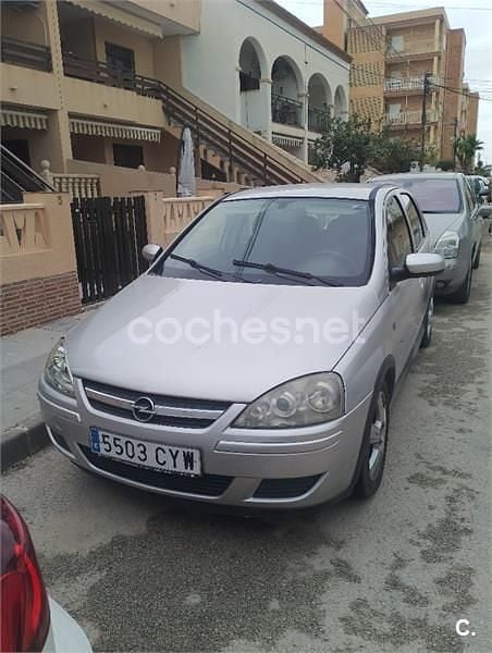 Usado Opel Corsa Enjoy 70 CV (51 kW) 2004 Gris / plata Utilitario