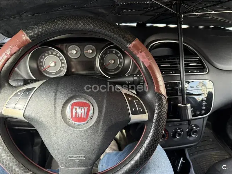 Usado Fiat Punto Pop 75 CV (55 kW) 2013 Negro Utilitario