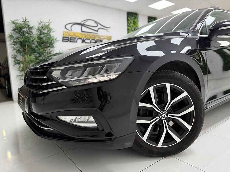 Usado VW Passat Executive 150 CV (110 kW) 2022 Negro Familiar